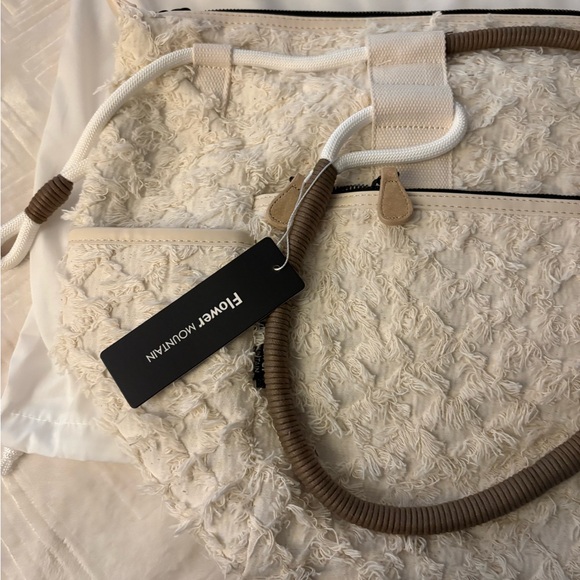 NWT Flower Mountain WEEKEND BAG
Handbag - Off white - Picture 10 of 11